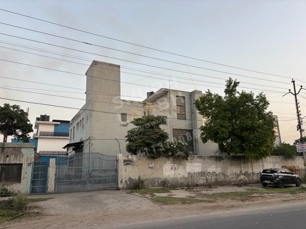 1,425 sq m industrial building in UPSIDA Site C, Surajpur, Greater Noida — corner, 30 m road