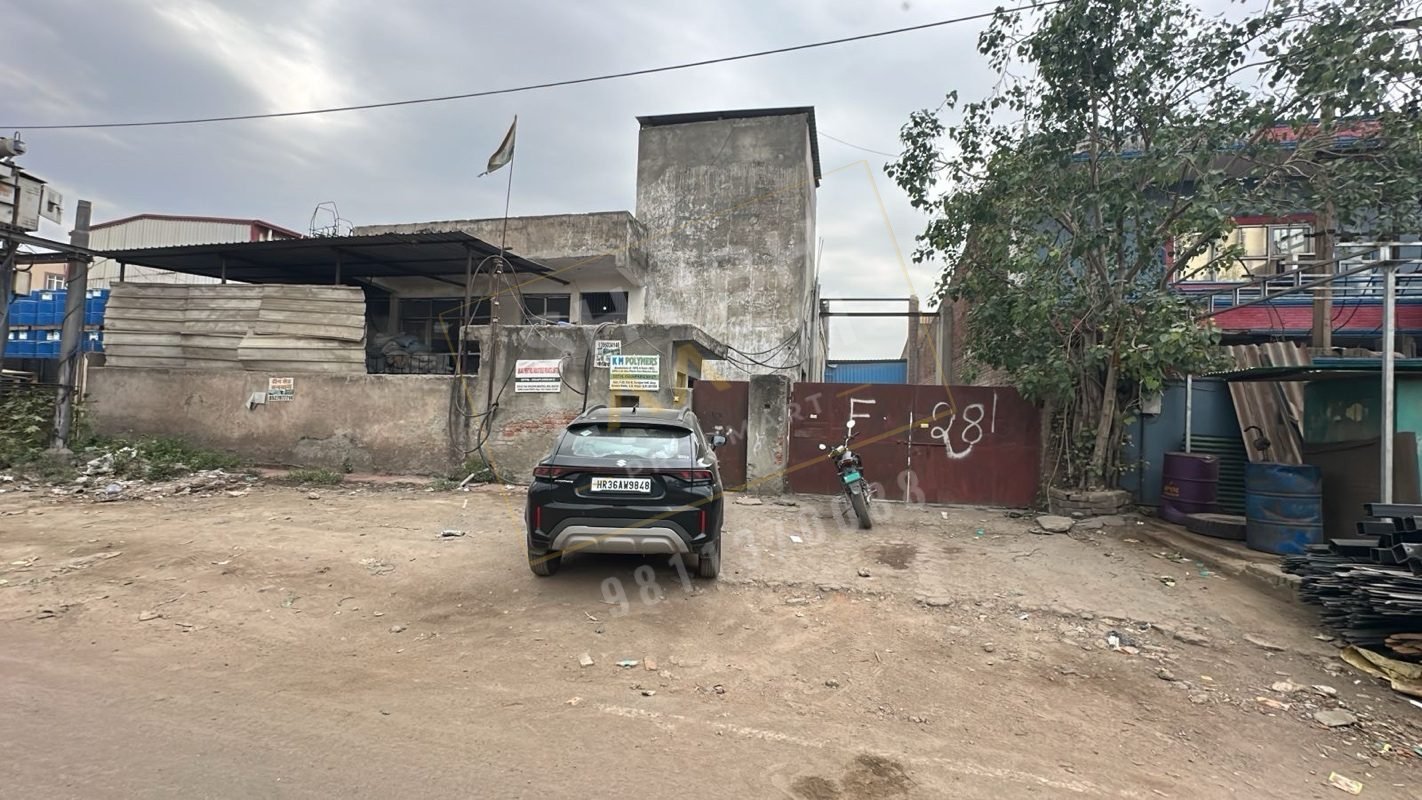 800 sq m industrial building in UPSIDA Site B, Surajpur, Greater Noida — 18 m road