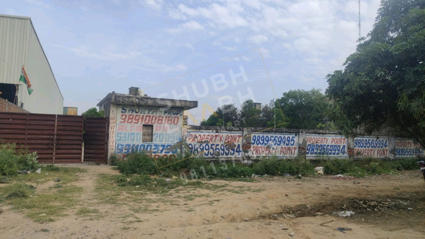 1,800 sq m industrial building in UPSIDA Site 5, Surajpur, Greater Noida — corner