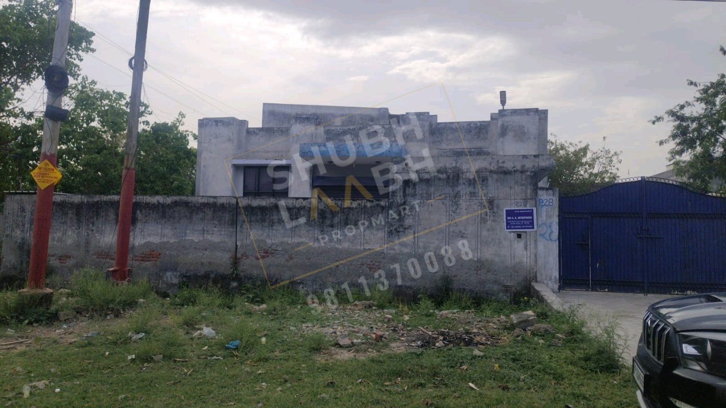 800 sq m industrial building in UPSIDA Site 5, Surajpur, Greater Noida — corner, 30 m road