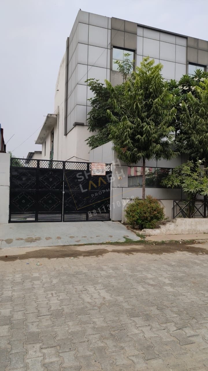 450 sq m industrial building in UPSIDA Site 5, Surajpur, Greater Noida — 12 m road