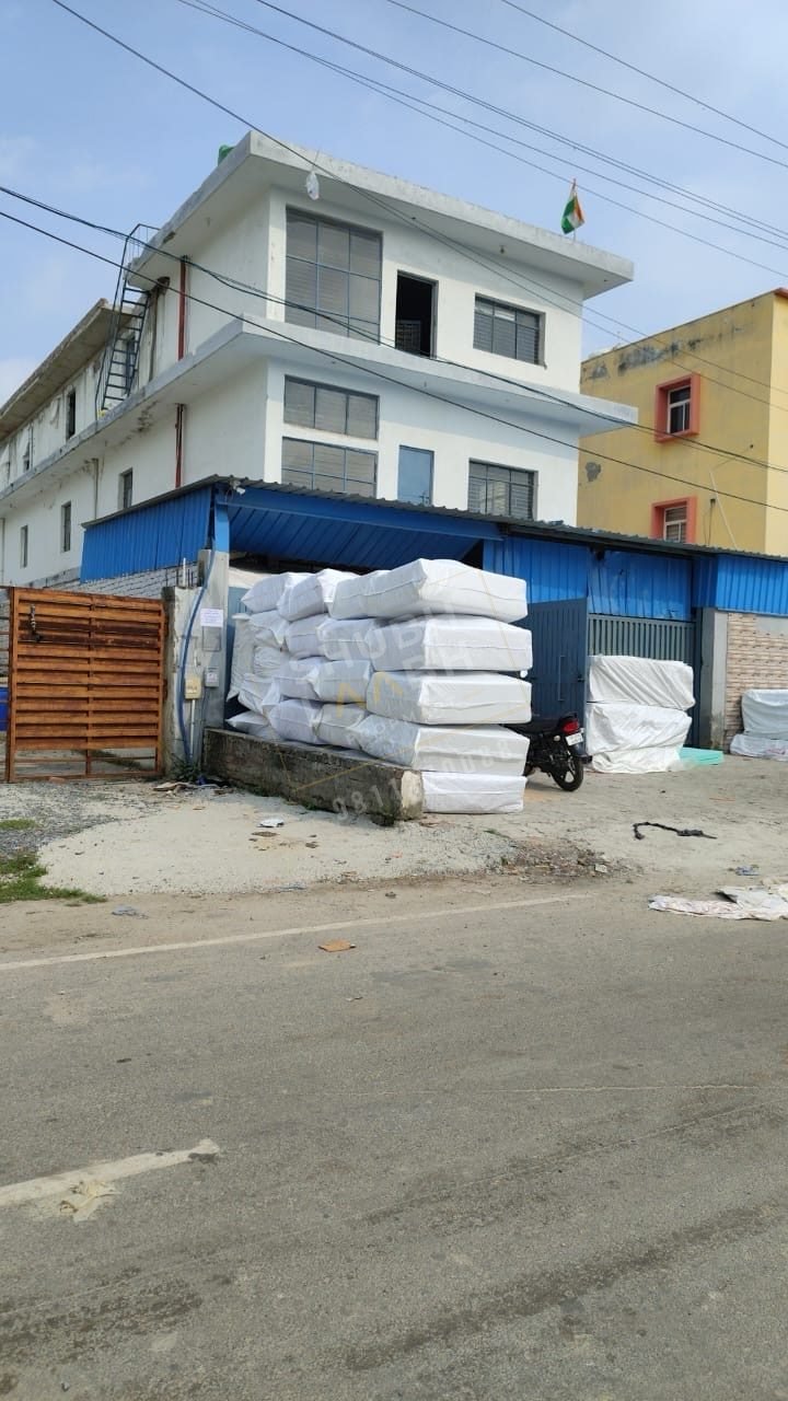 600 sq m industrial building in UPSIDA Site 5, Surajpur, Greater Noida — 18 m road