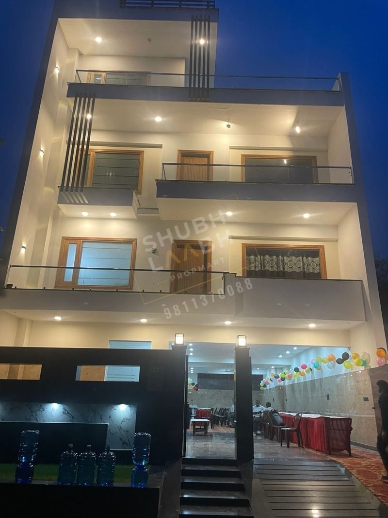 5 BHK independent house in Swarn Nagri, Greater Noida — 200 sq m plot, 3-storey