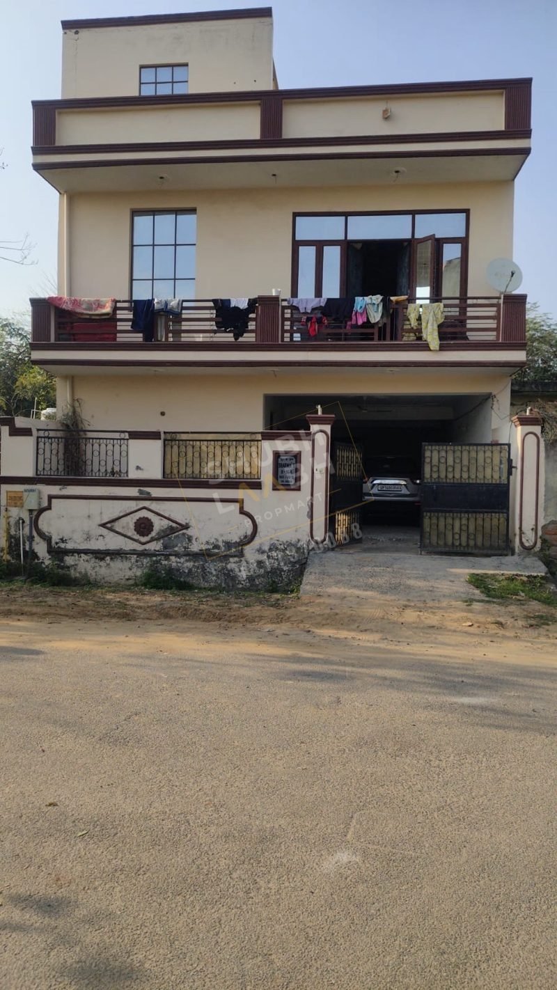 120 sq m east-facing residential plot in Xu 2, Greater Noida — park-facing, 9 m road