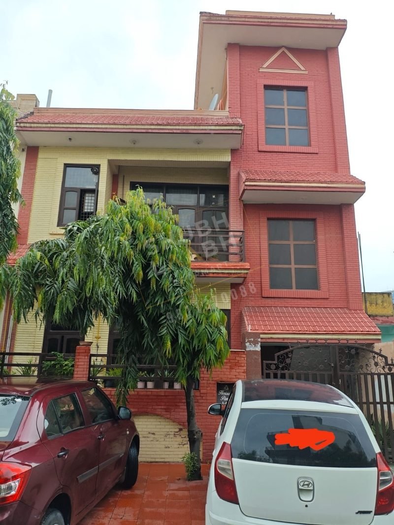 5 BHK independent house in Delta 2, Greater Noida — 120 sq m plot, 2.5-storey